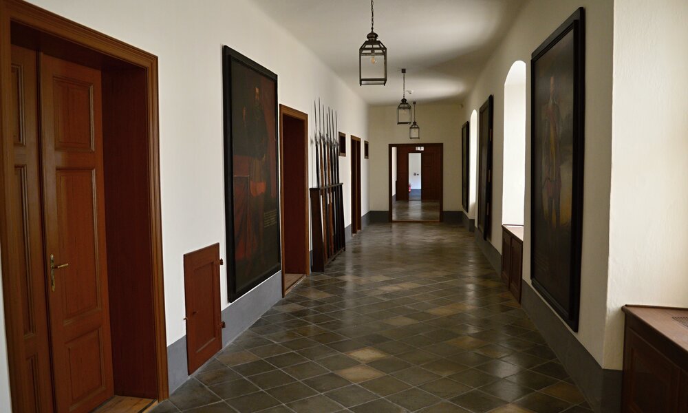 A corridor in the south wing with portraits of the commanders of the Thirty Years' War.