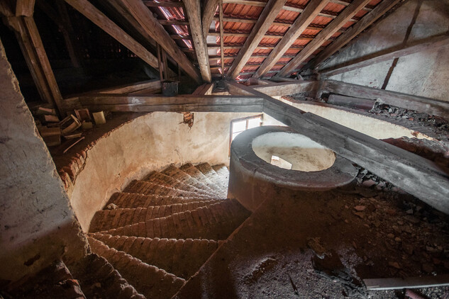 Podkroví nad točitým schodištěm 2019 | © Autor: Radomír Kočí, fotografie nepodléhá Creative Commons