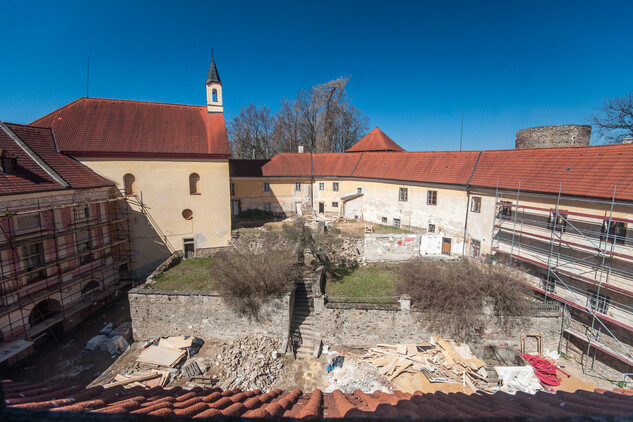 Horní zámek ze střechy jižního křídla 2020 | © Autor: Radomír Kočí, fotografie nepodléhá Creative Commons